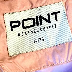 Super comfortable and warm coat.  Light yet warm and in great condition